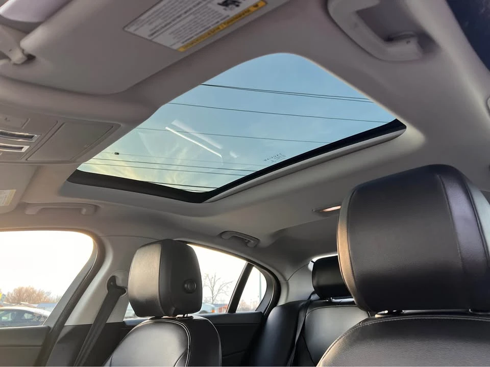 2019 Jaguar XE - Image 12 of 20