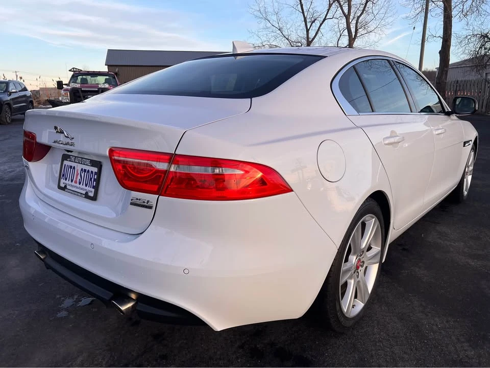 2019 Jaguar XE - Image 5 of 20