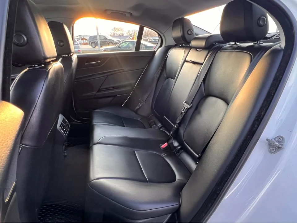2019 Jaguar XE - Image 13 of 20