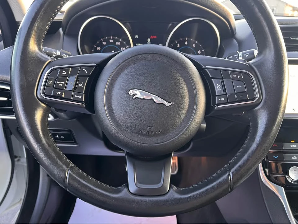 2019 Jaguar XE - Image 10 of 20