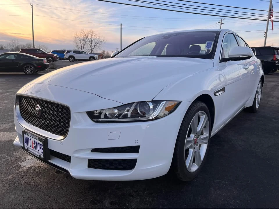 2019 Jaguar XE - Image 3 of 20