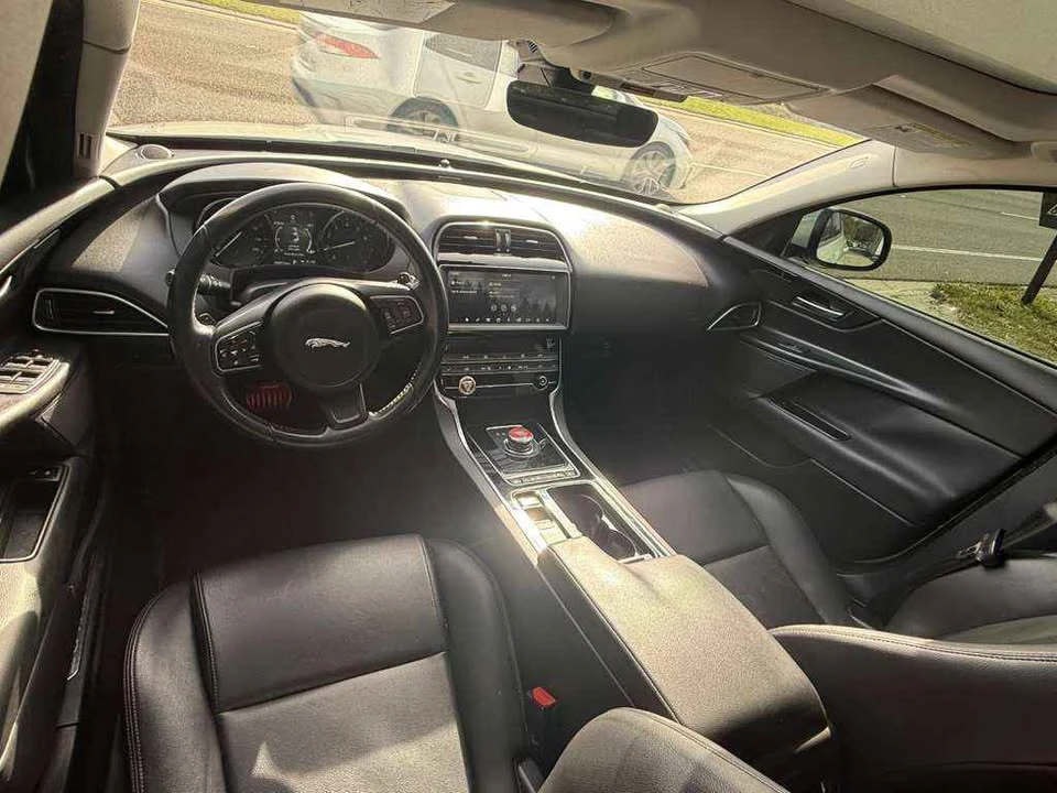2019 Jaguar XE - Image 7 of 11