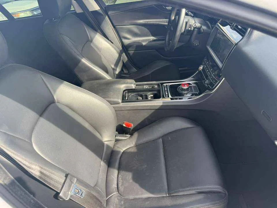 2019 Jaguar XE - Image 8 of 11