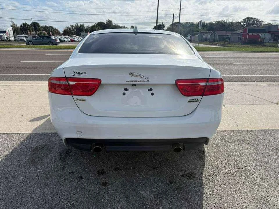 2019 Jaguar XE - Image 6 of 11