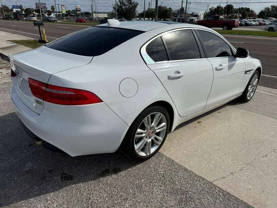 2019 Jaguar XE - Image 4 of 11