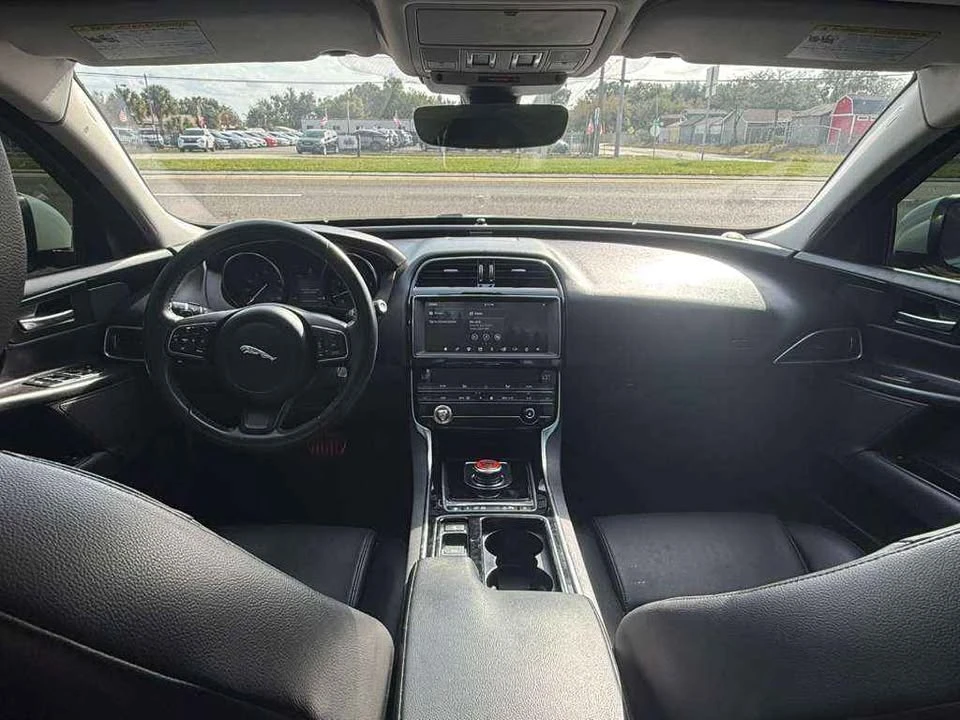 2019 Jaguar XE - Image 10 of 11