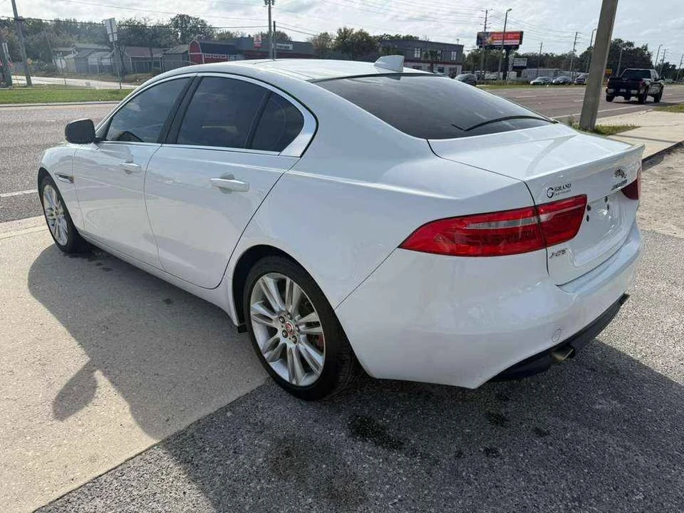 2019 Jaguar XE - Image 5 of 11
