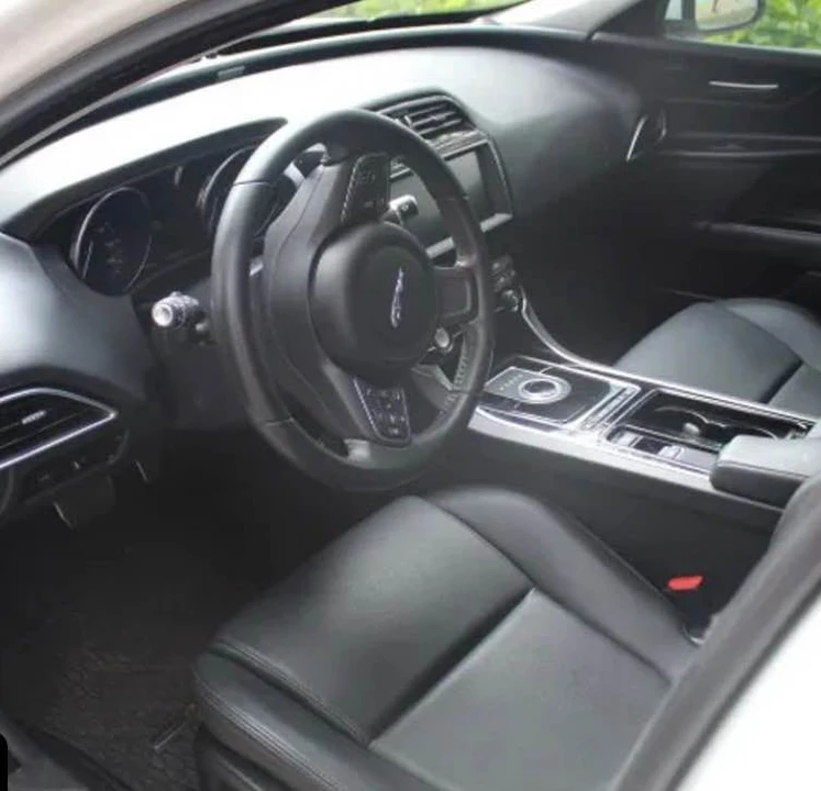 2019 Jaguar XE - Image 5 of 5