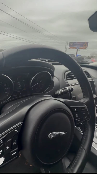 2019 Jaguar XE - Image 5 of 6