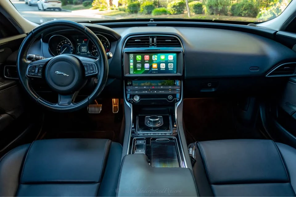 2019 Jaguar XE - Image 12 of 19