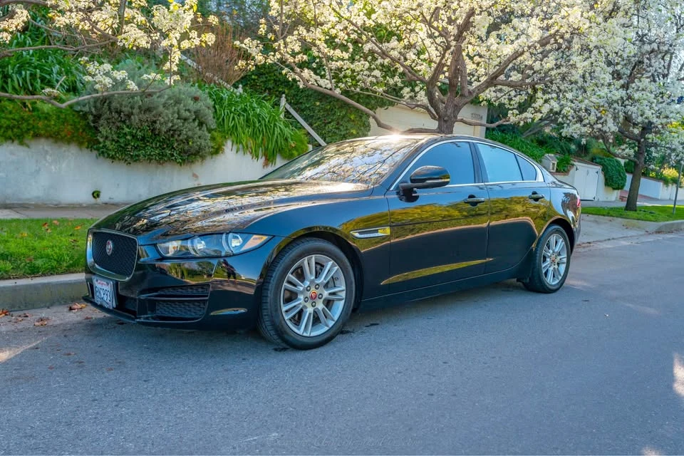 2019 Jaguar XE - Image 8 of 19