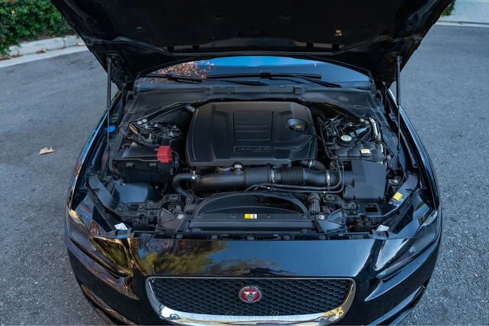 2019 Jaguar XE - Image 13 of 19