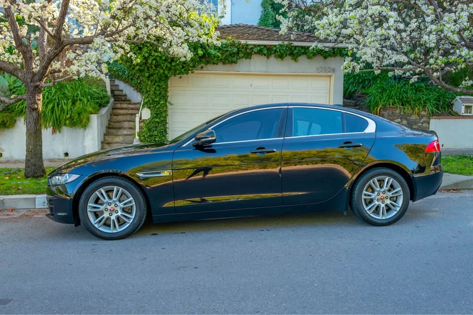 2019 Jaguar XE - Image 9 of 19
