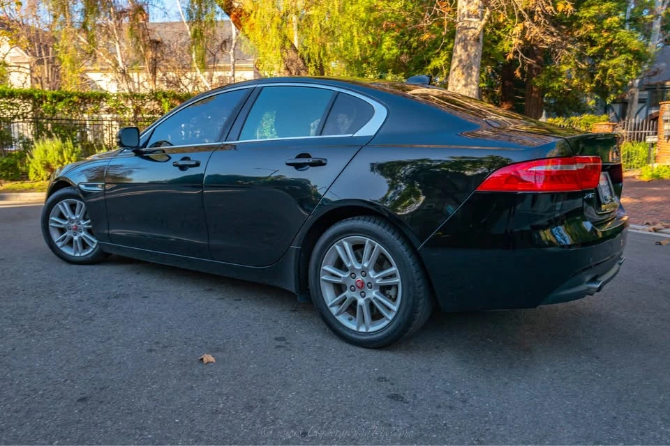 2019 Jaguar XE - Image 5 of 19