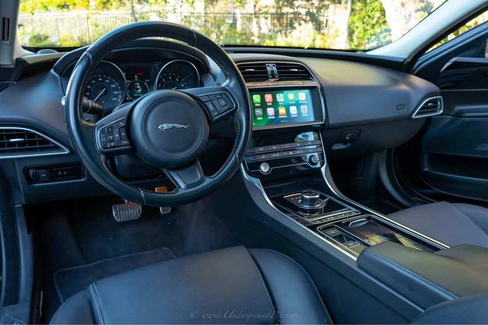 2019 Jaguar XE - Image 11 of 19