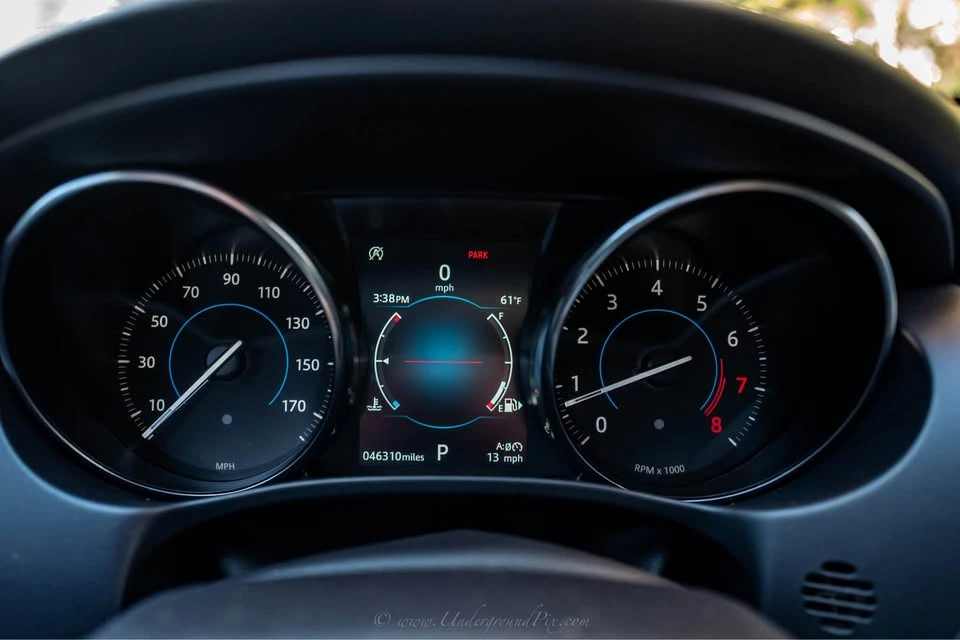 2019 Jaguar XE - Image 15 of 19