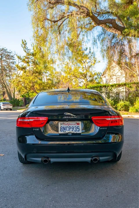 2019 Jaguar XE - Image 4 of 19