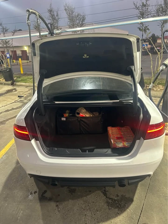 2019 Jaguar XE - Image 7 of 12