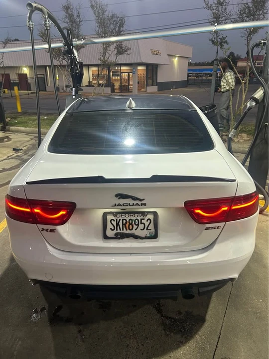 2019 Jaguar XE - Image 9 of 12