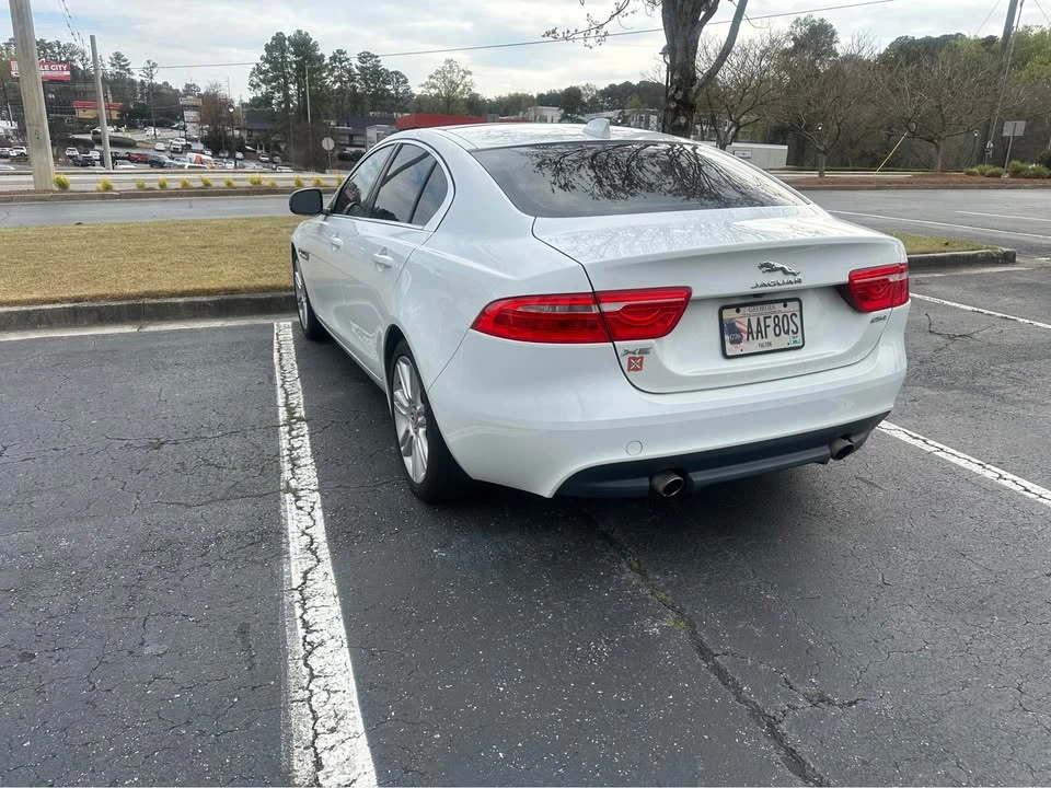 2019 Jaguar XE - Image 4 of 12