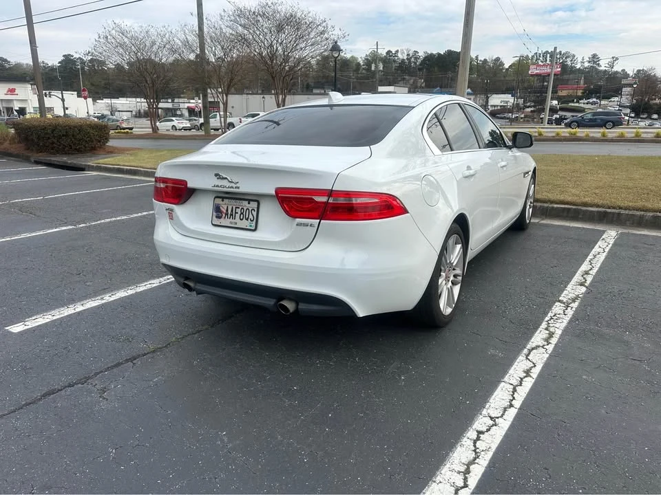 2019 Jaguar XE - Image 5 of 12