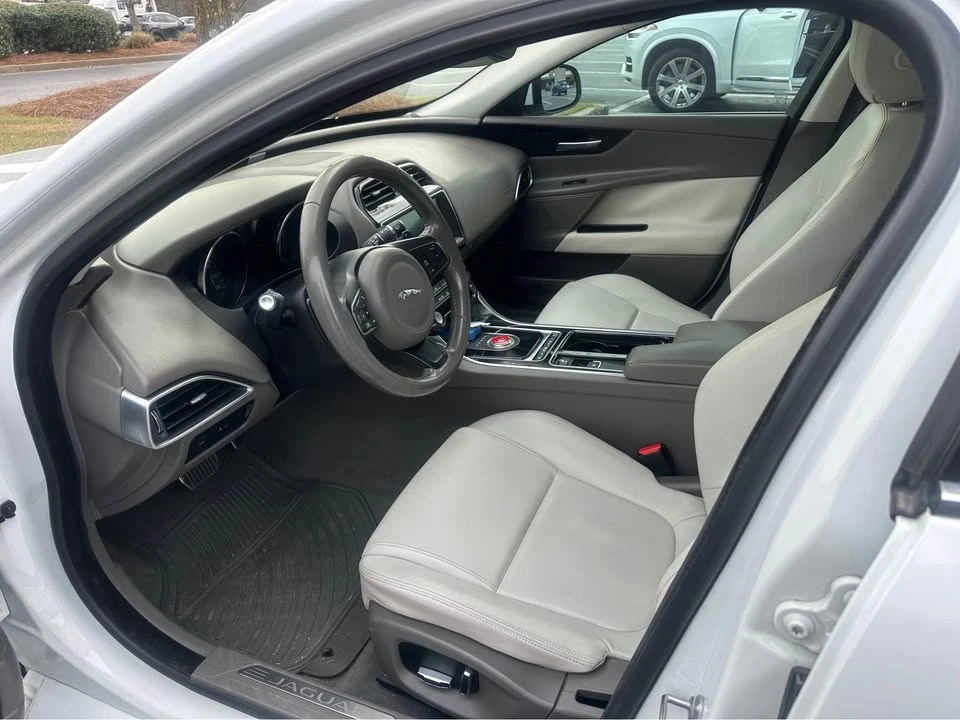 2019 Jaguar XE - Image 9 of 12