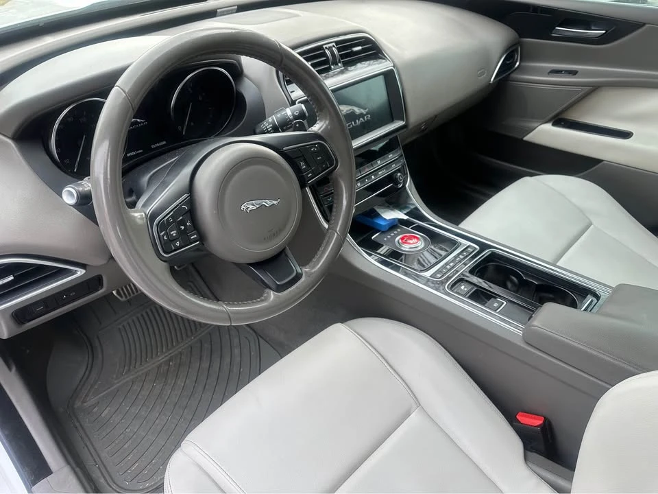 2019 Jaguar XE - Image 6 of 12