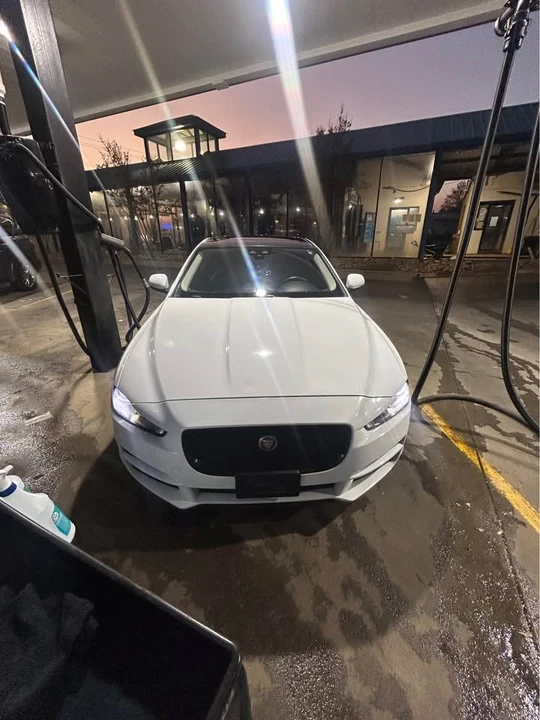 2019 Jaguar XE - Image 2 of 12