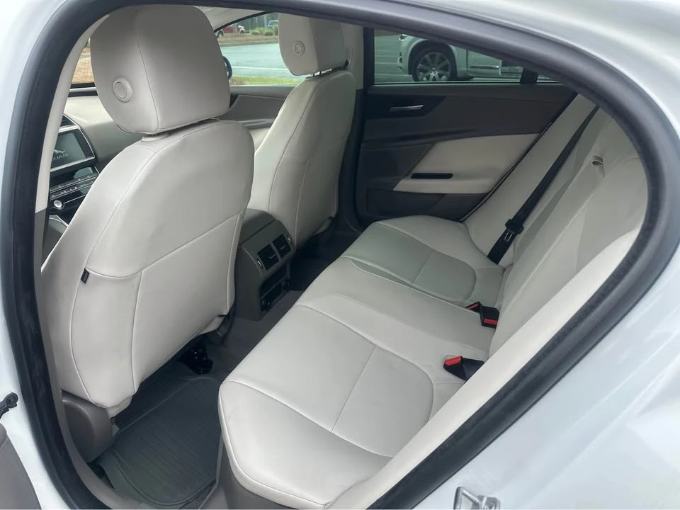 2019 Jaguar XE - Image 8 of 12