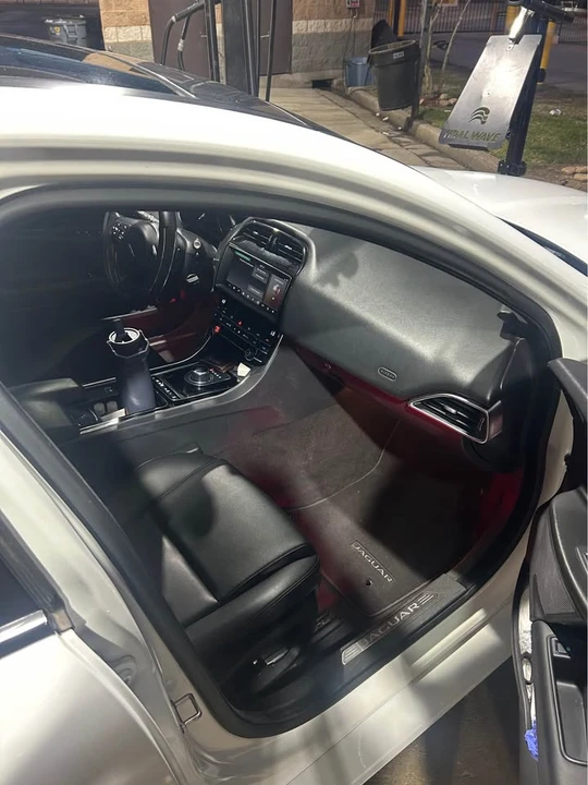 2019 Jaguar XE - Image 5 of 12