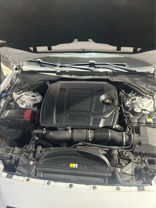 2019 Jaguar XE - Image 11 of 12