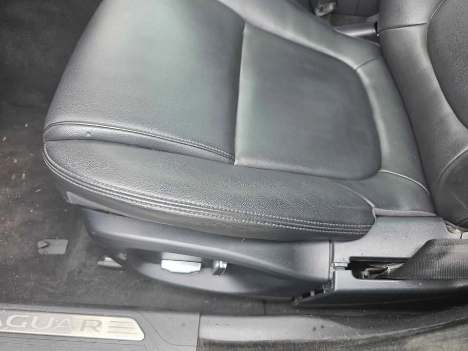 2019 Jaguar XE - Image 17 of 17