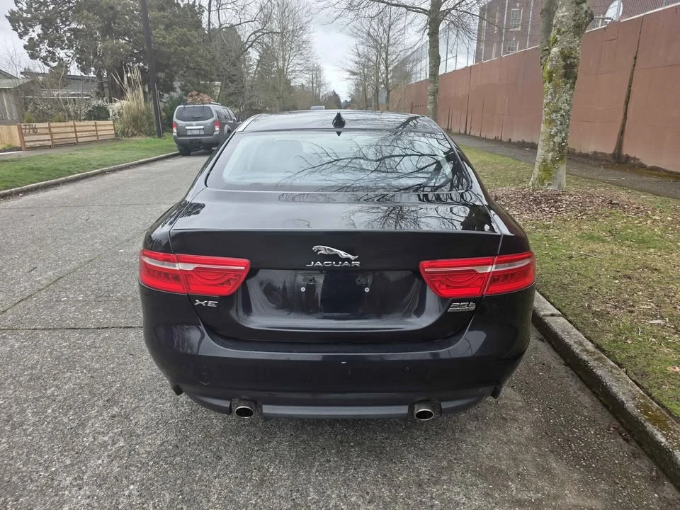 2019 Jaguar XE - Image 5 of 17