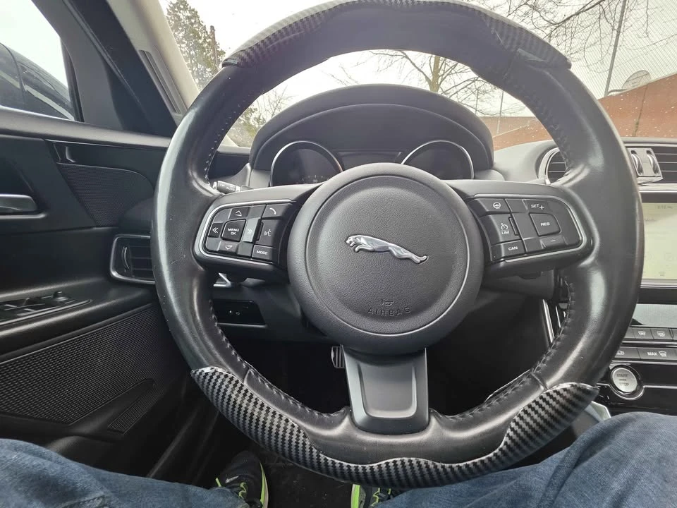 2019 Jaguar XE - Image 12 of 17