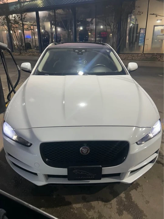 2019 Jaguar XE - Image 3 of 12