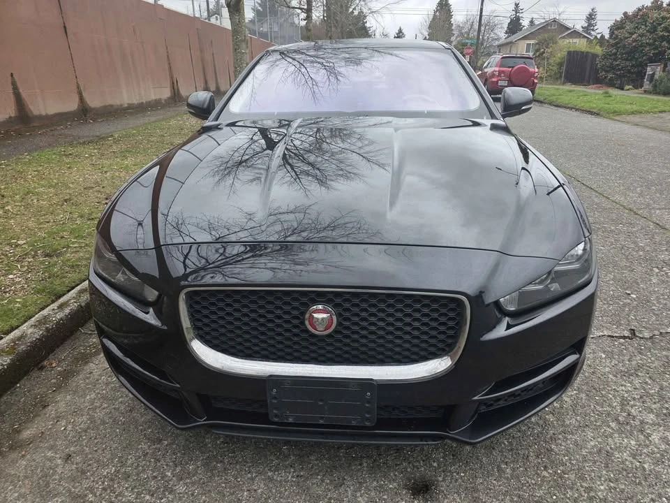2019 Jaguar XE - Image 2 of 17