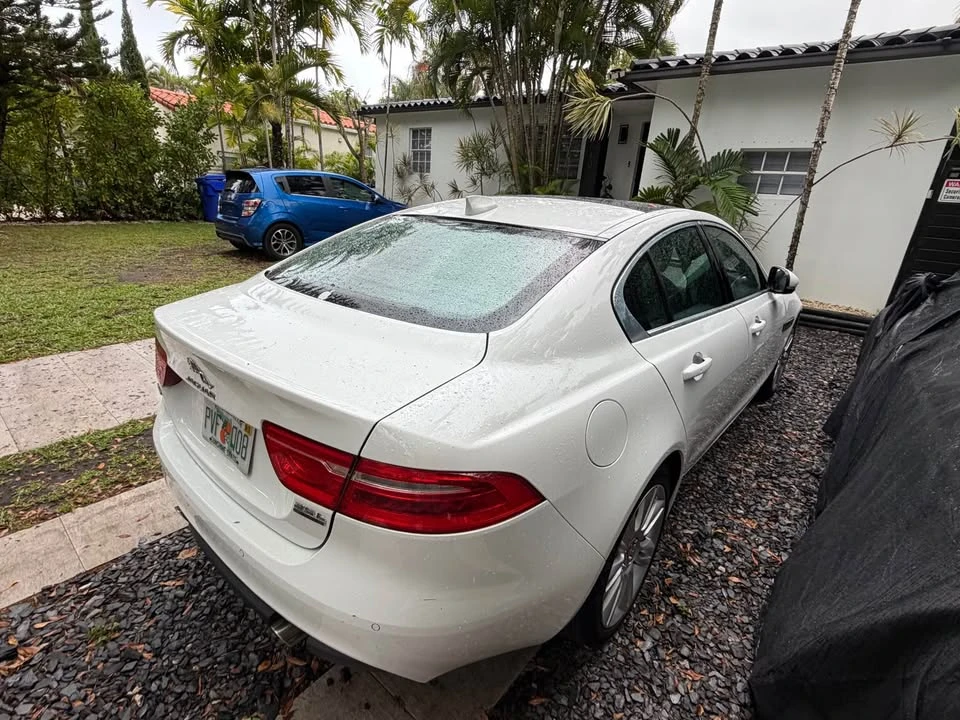 2019 Jaguar XE - Image 4 of 5