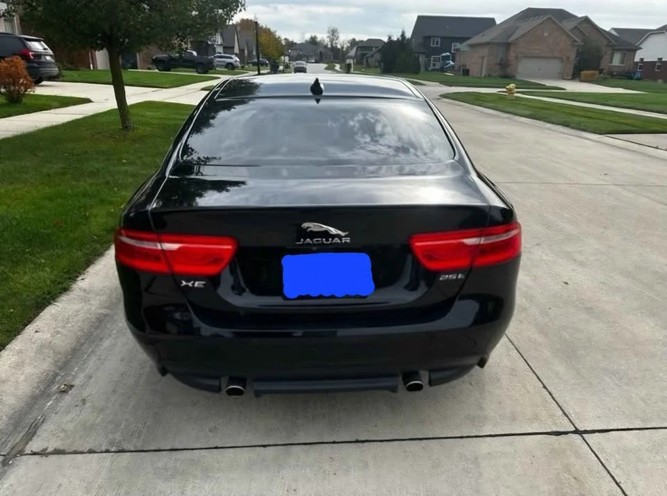 2019 Jaguar XE - Image 7 of 11