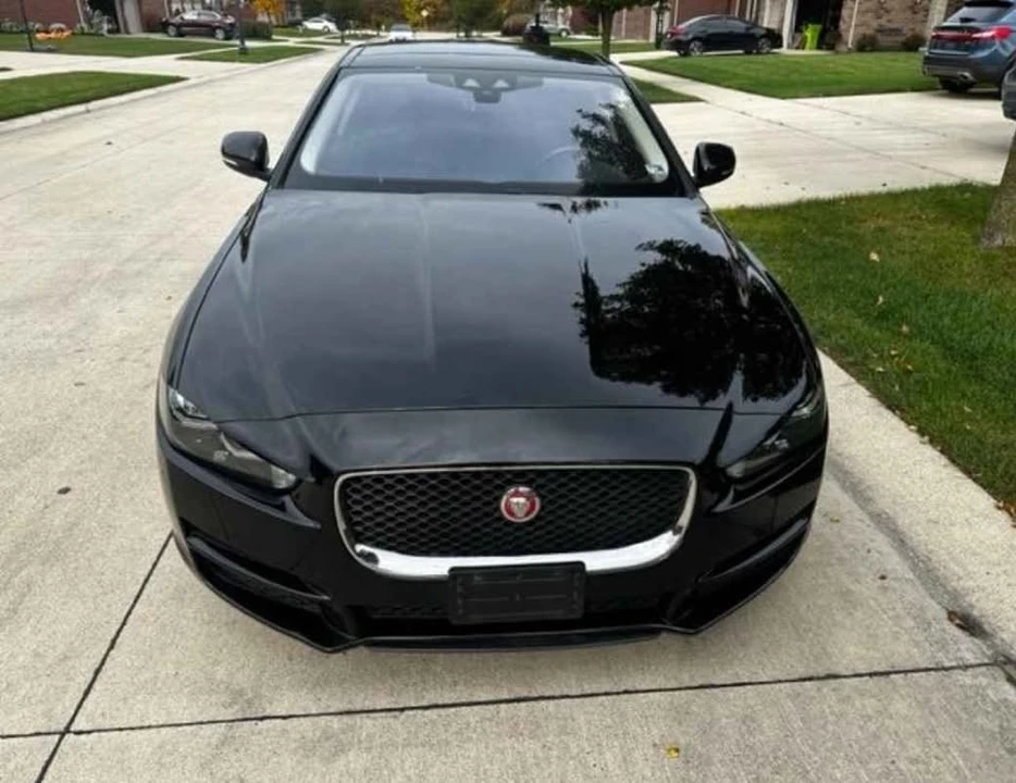 2019 Jaguar XE - Image 4 of 11