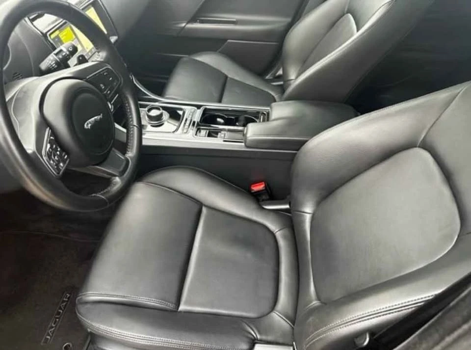 2019 Jaguar XE - Image 9 of 11