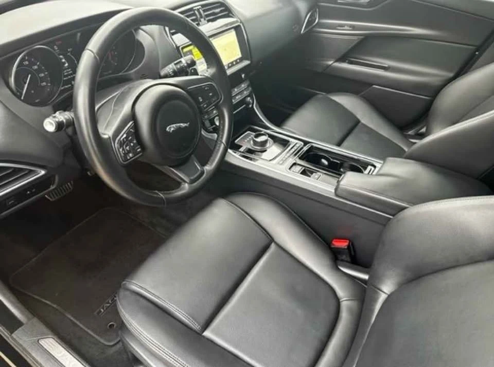 2019 Jaguar XE - Image 5 of 11
