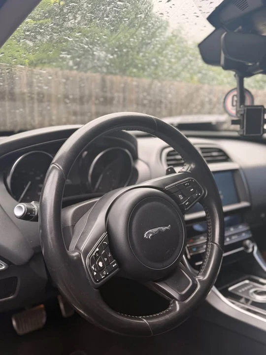 2019 Jaguar XE - Image 6 of 12