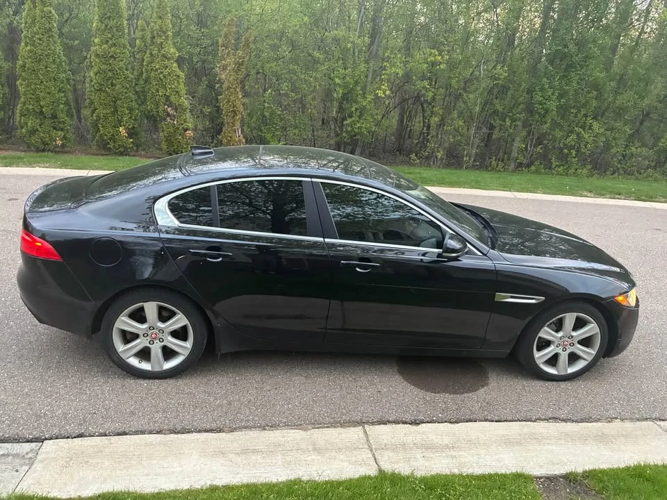 2019 Jaguar XE - Image 6 of 12
