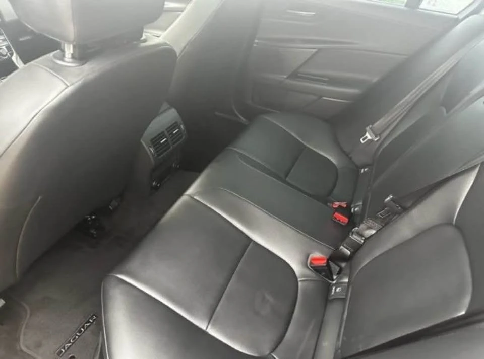 2019 Jaguar XE - Image 11 of 12