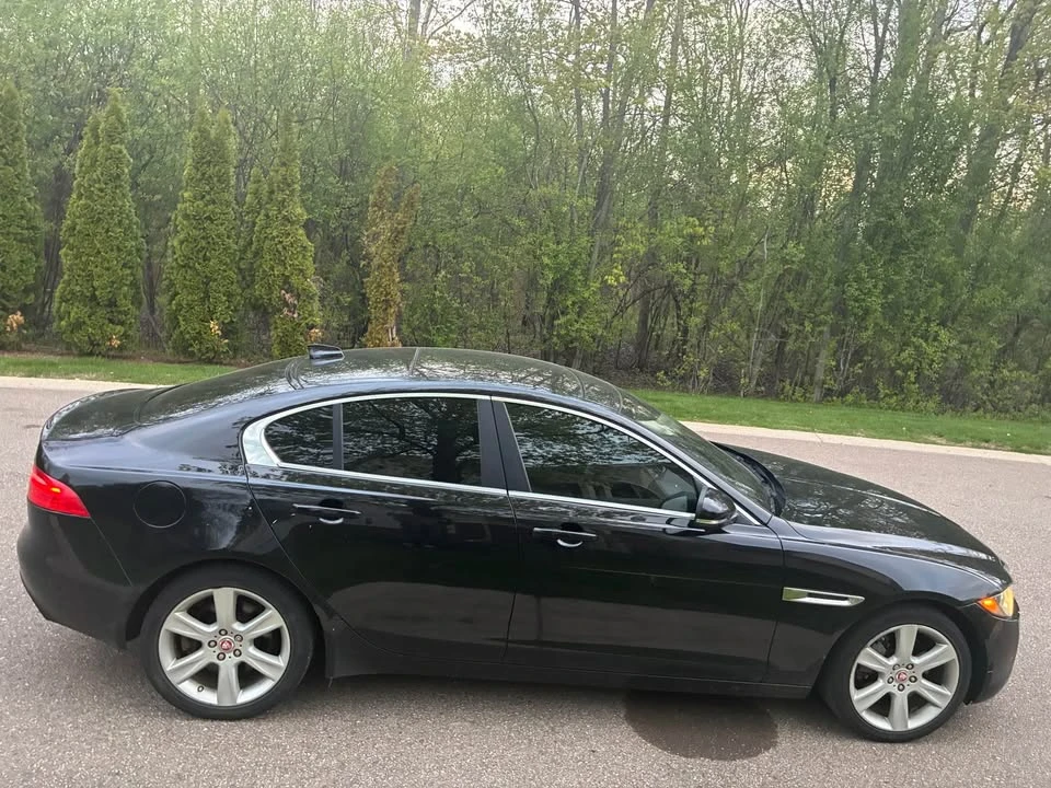 2019 Jaguar XE - Image 5 of 12