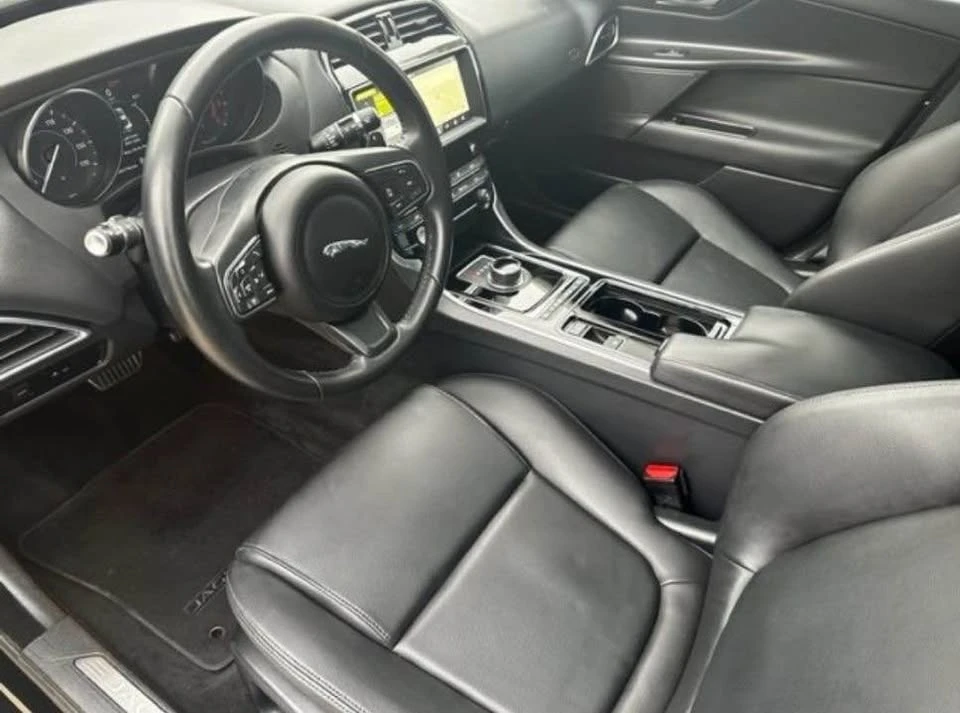 2019 Jaguar XE - Image 7 of 12