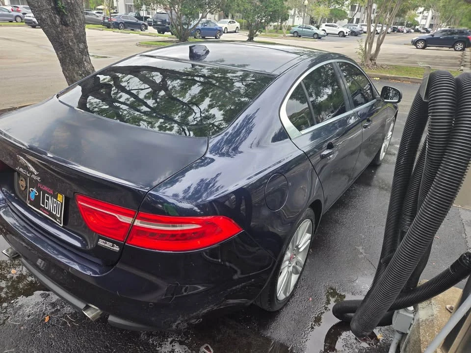 2019 Jaguar XE - Image 4 of 15