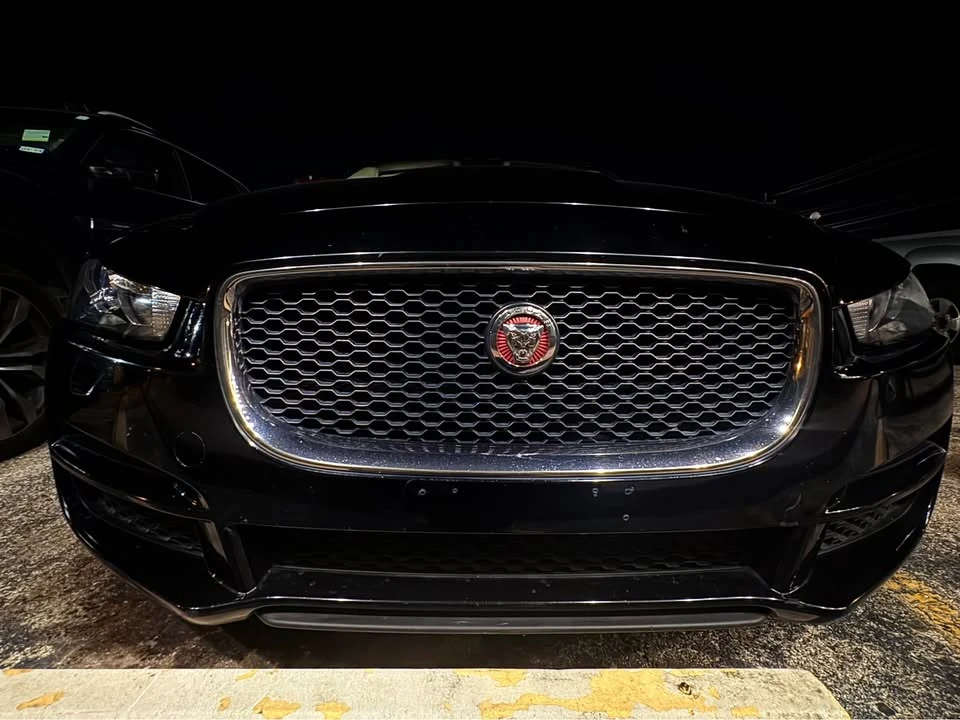 2019 Jaguar XE - Image 2 of 12