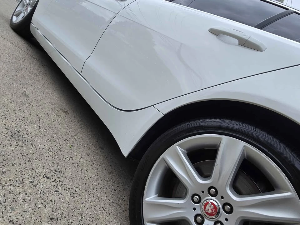 2019 Jaguar XE - Image 11 of 20