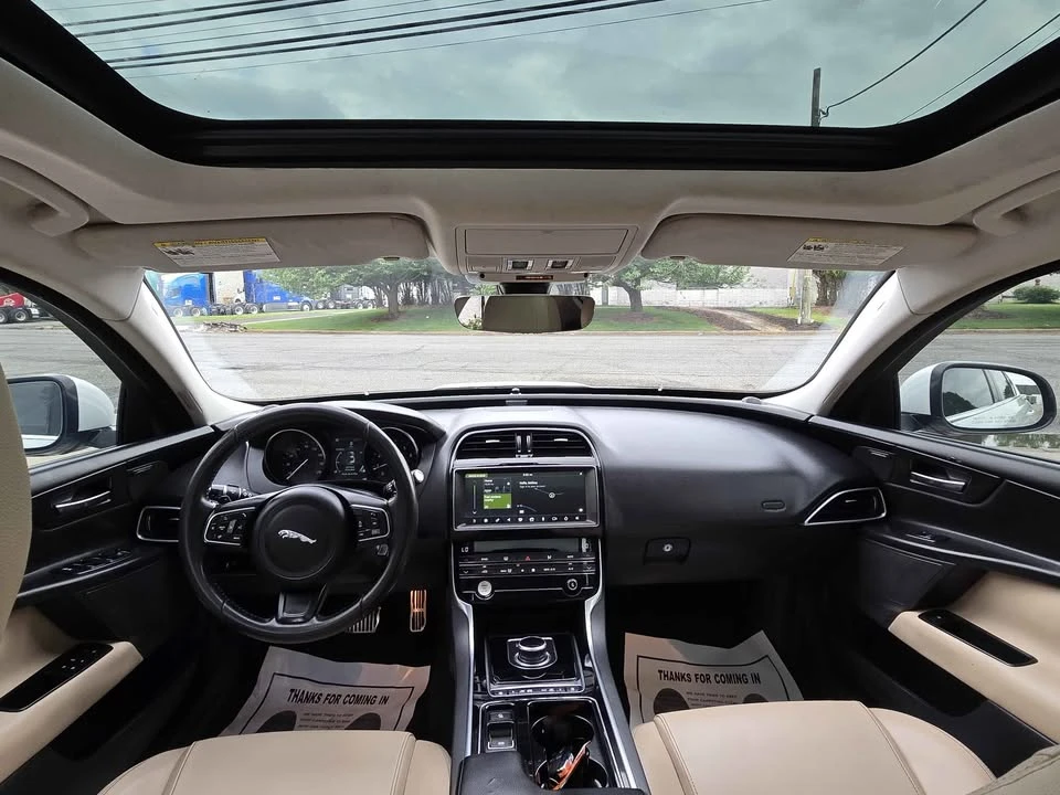 2019 Jaguar XE - Image 15 of 20